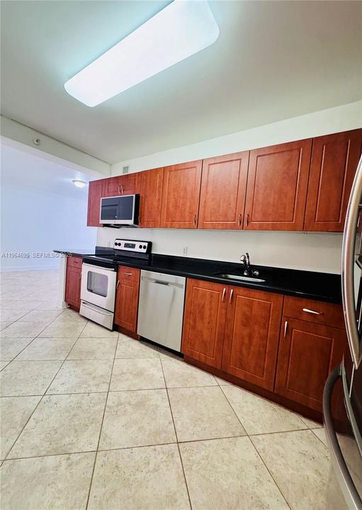 For Sale: $299,900 (1 beds, 1 baths, 934 Square Feet)