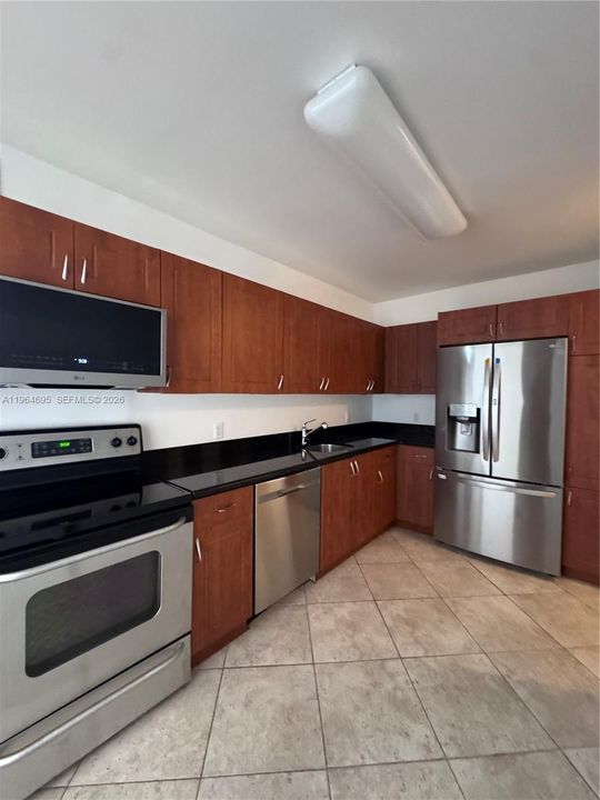 For Sale: $299,900 (1 beds, 1 baths, 934 Square Feet)
