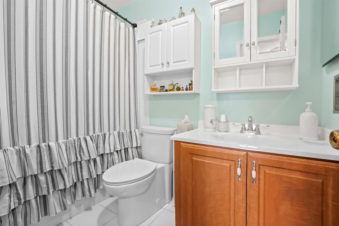 27 bathroom 01