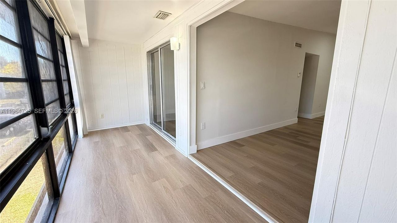 Activo con contrato: $2,300 (2 camas, 2 baños, 870 Pies cuadrados)