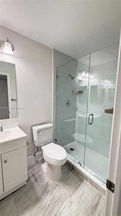 Activo con contrato: $2,300 (2 camas, 2 baños, 870 Pies cuadrados)