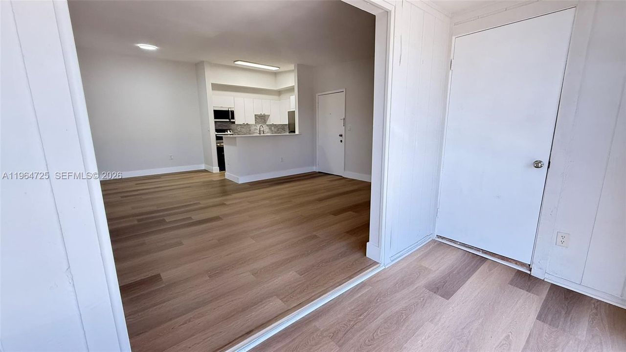 Activo con contrato: $2,300 (2 camas, 2 baños, 870 Pies cuadrados)