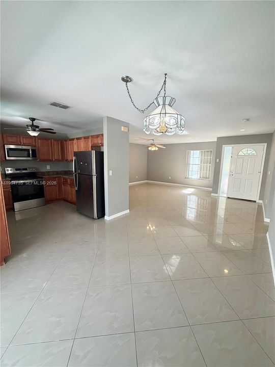 Recently Rented: $2,000 (3 beds, 2 baths, 1314 Square Feet)