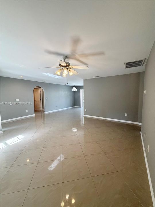 Recently Rented: $2,000 (3 beds, 2 baths, 1314 Square Feet)