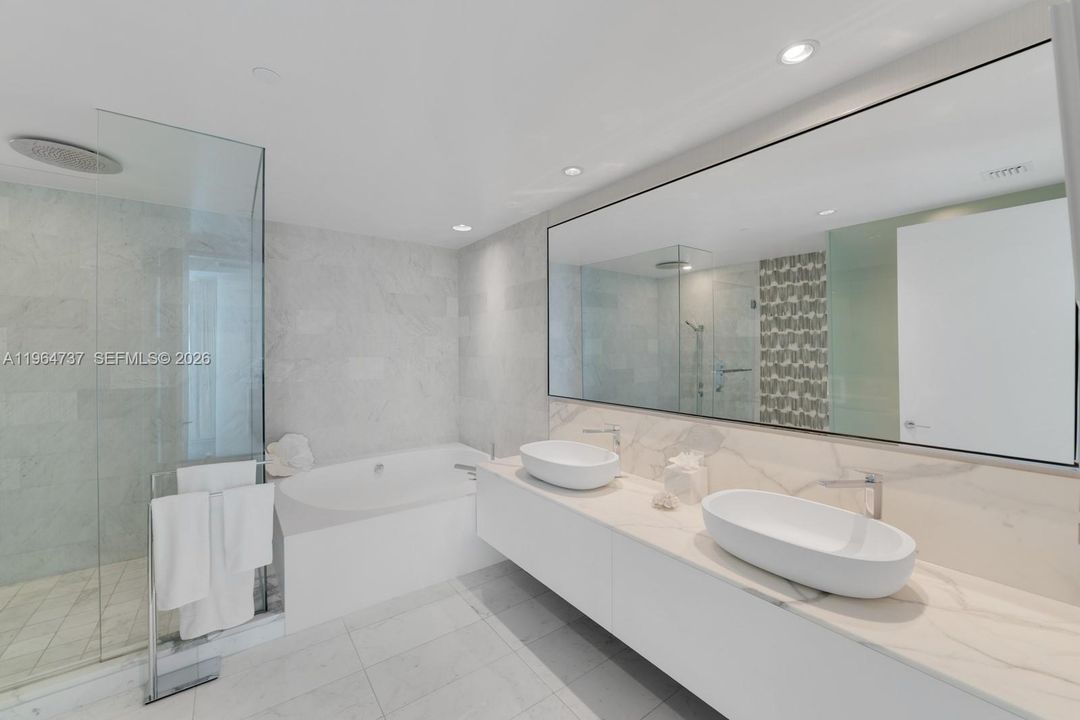 For Sale: $4,350,000 (2 beds, 2 baths, 1917 Square Feet)