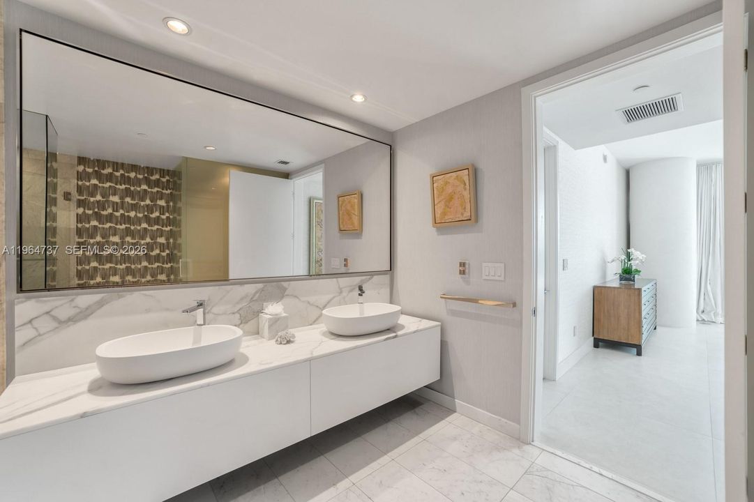 For Sale: $4,350,000 (2 beds, 2 baths, 1917 Square Feet)