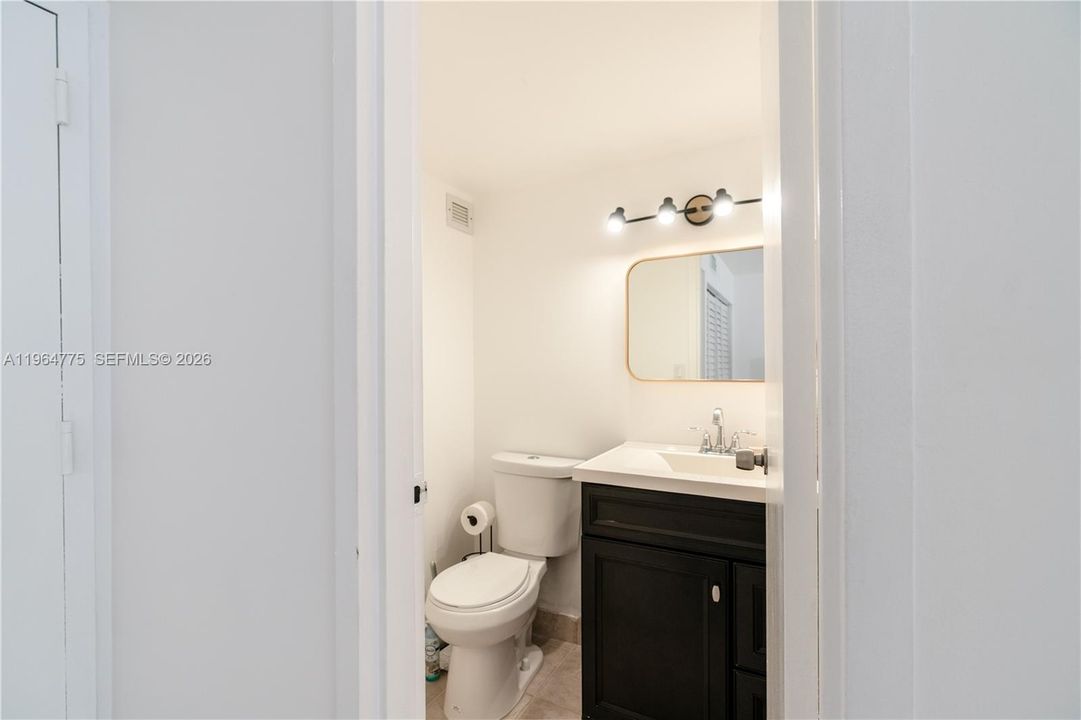 For Sale: $270,000 (1 beds, 1 baths, 767 Square Feet)