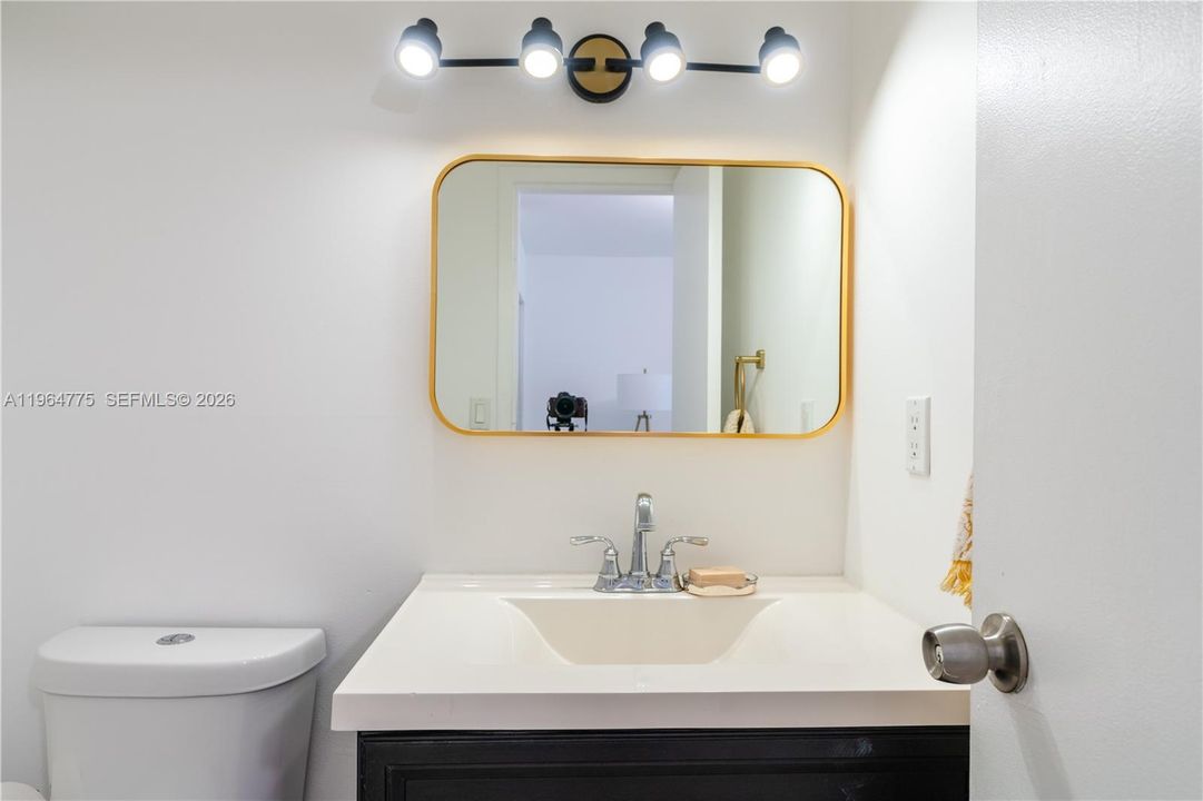 For Sale: $270,000 (1 beds, 1 baths, 767 Square Feet)