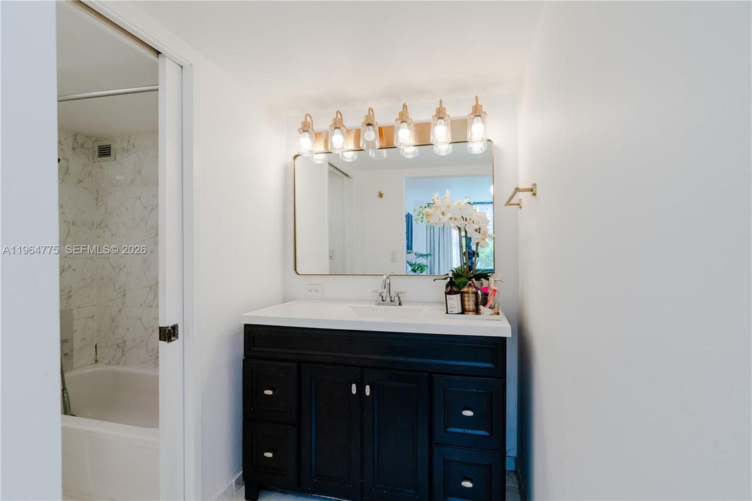 For Sale: $270,000 (1 beds, 1 baths, 767 Square Feet)