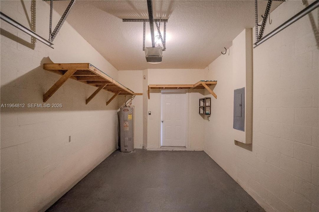 Activo con contrato: $2,050 (2 camas, 2 baños, 1613 Pies cuadrados)