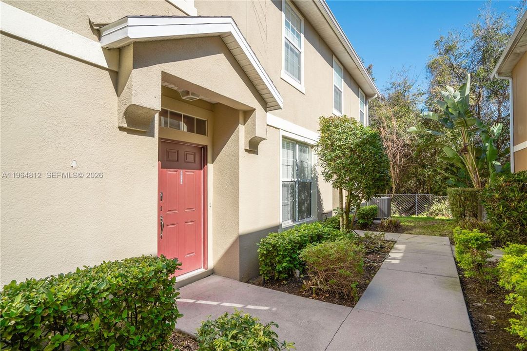 Activo con contrato: $2,050 (2 camas, 2 baños, 1613 Pies cuadrados)