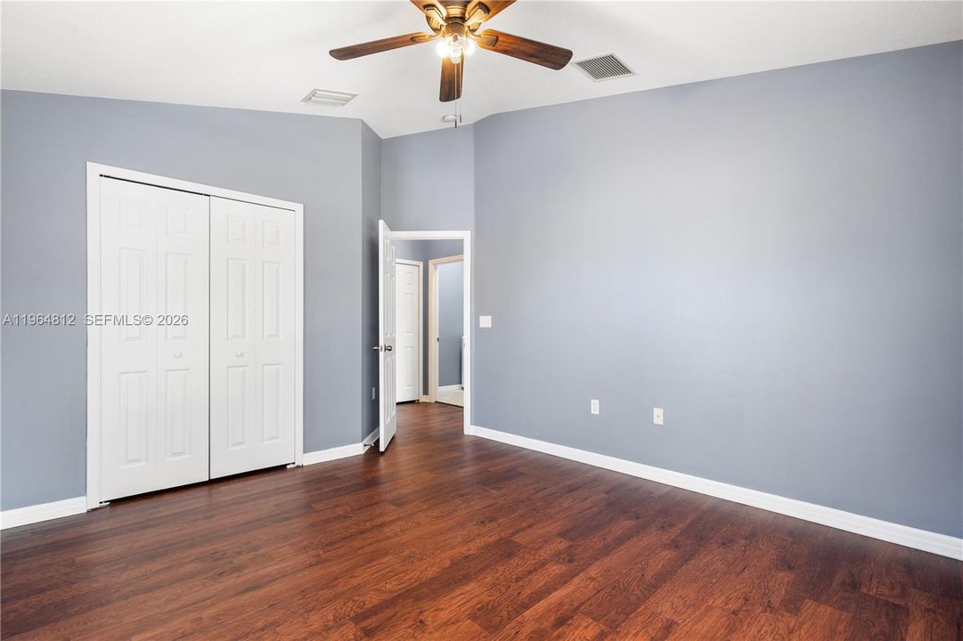 Activo con contrato: $2,050 (2 camas, 2 baños, 1613 Pies cuadrados)