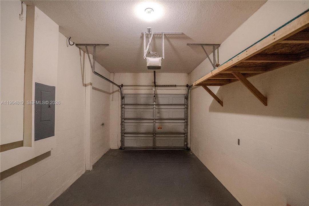 Activo con contrato: $2,050 (2 camas, 2 baños, 1613 Pies cuadrados)