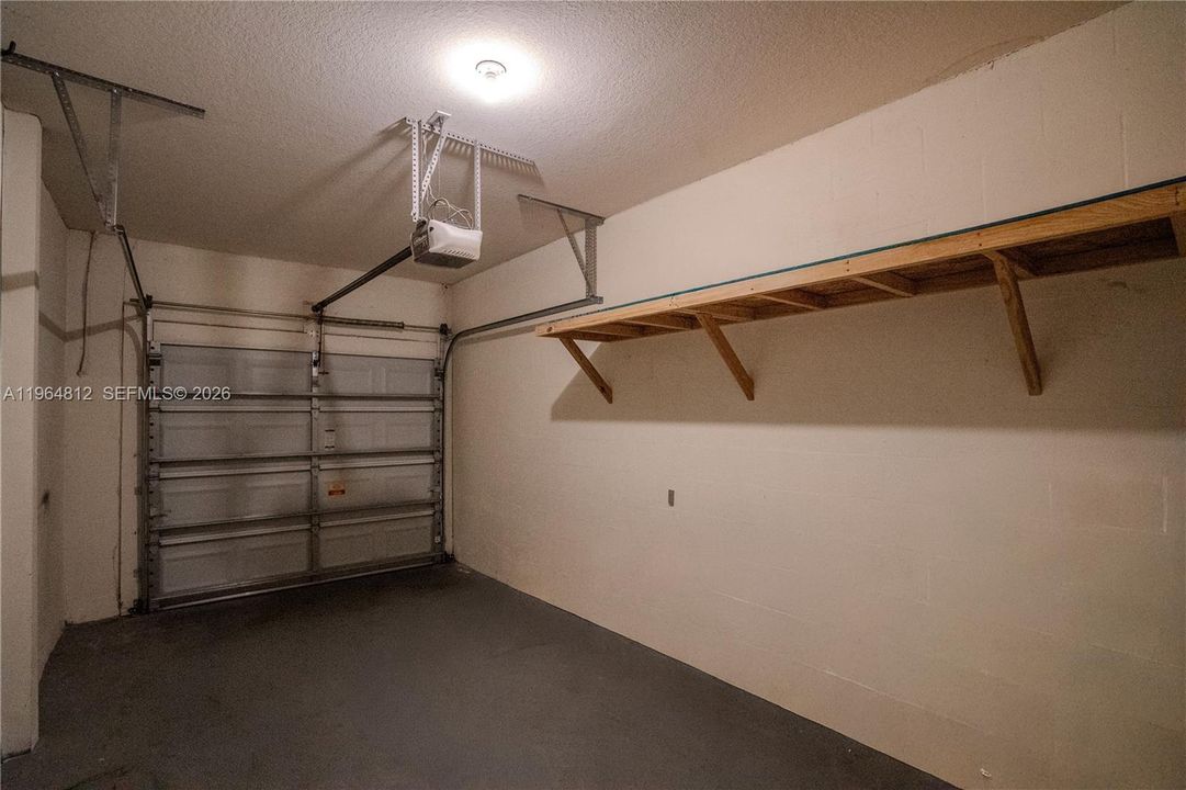 Activo con contrato: $2,050 (2 camas, 2 baños, 1613 Pies cuadrados)