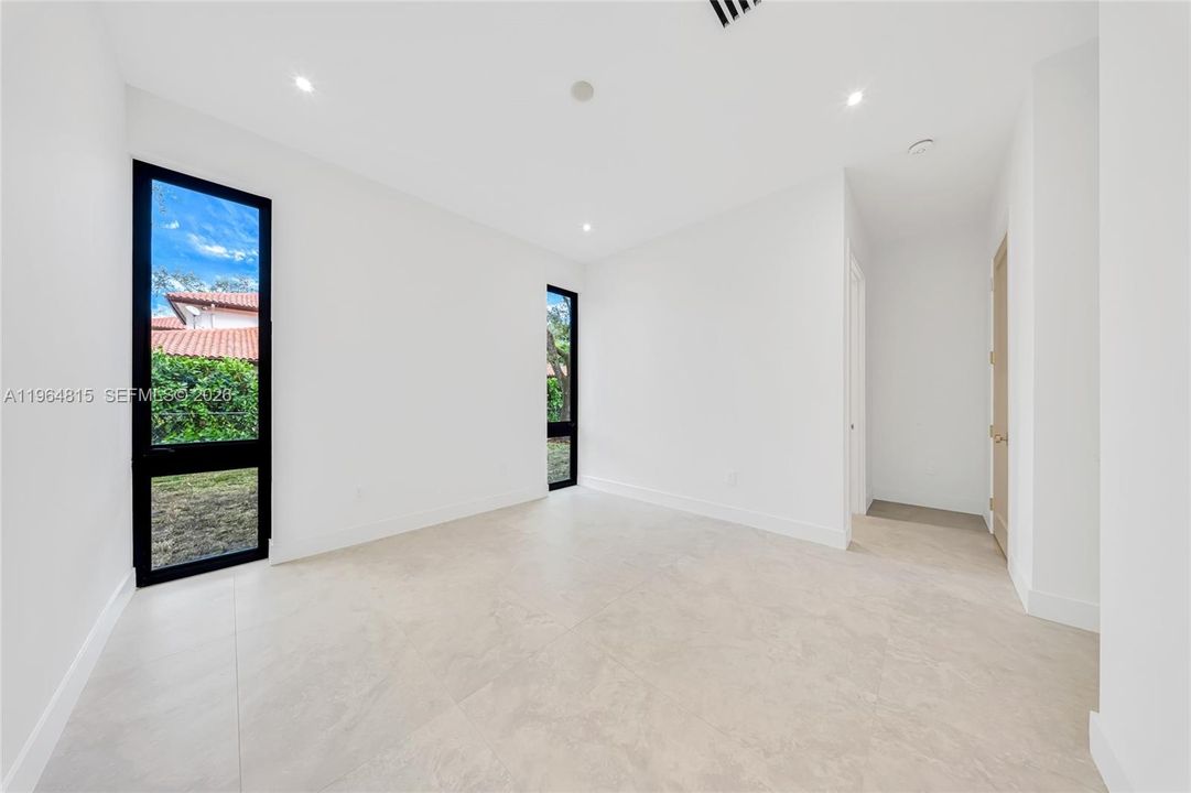 合同活跃: $5,300,000 (5 贝兹, 5 浴室, 0 平方英尺)