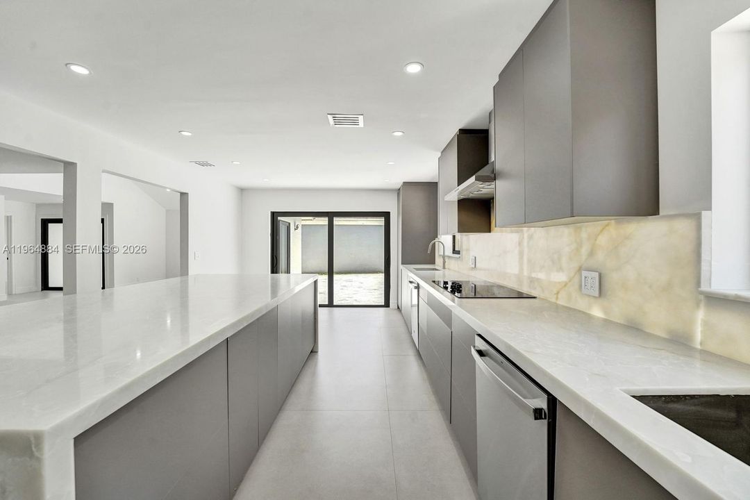 En Venta: $1,549,000 (4 camas, 2 baños, 2088 Pies cuadrados)