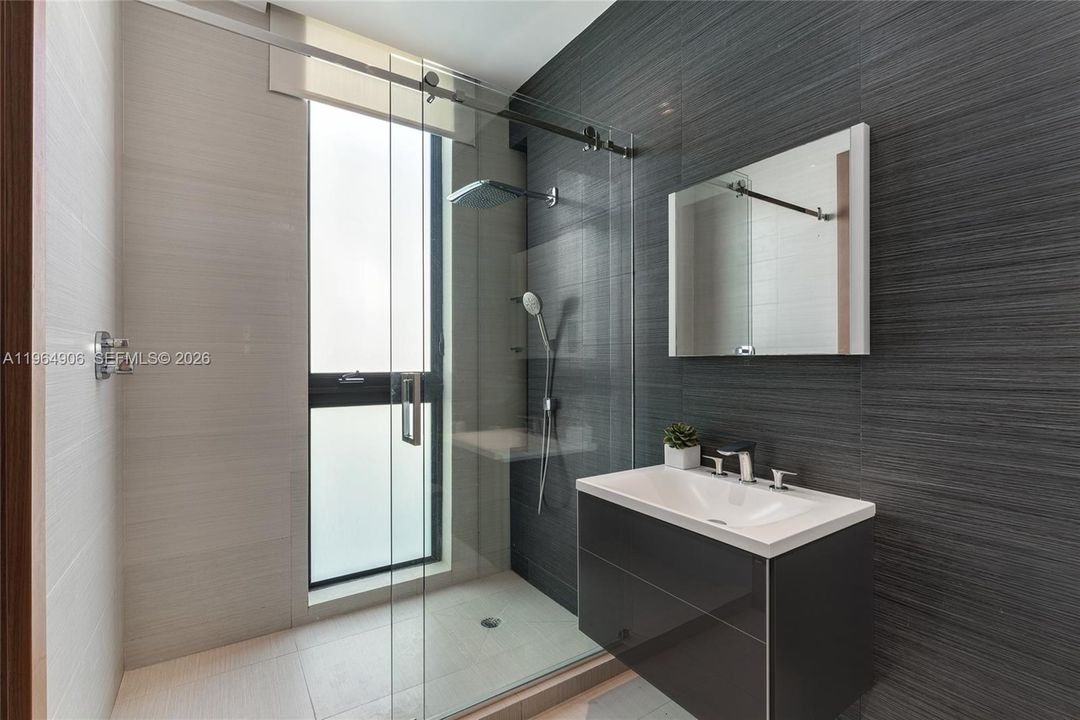 В аренду: $95,000 (5 спален, 7 ванн, 5406 Квадратных фут)