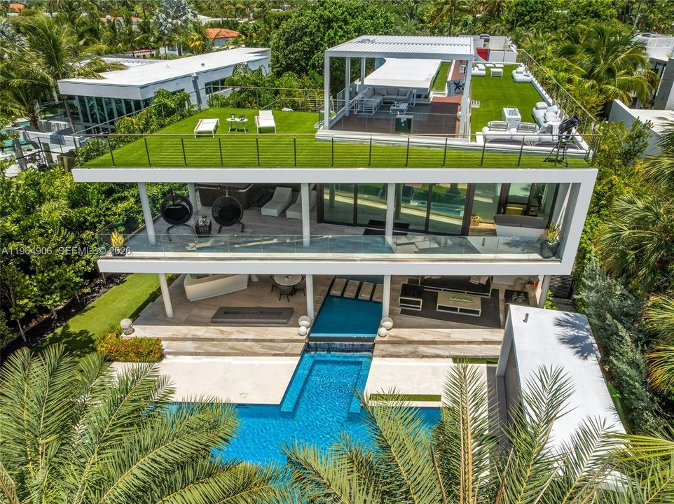 В аренду: $95,000 (5 спален, 7 ванн, 5406 Квадратных фут)