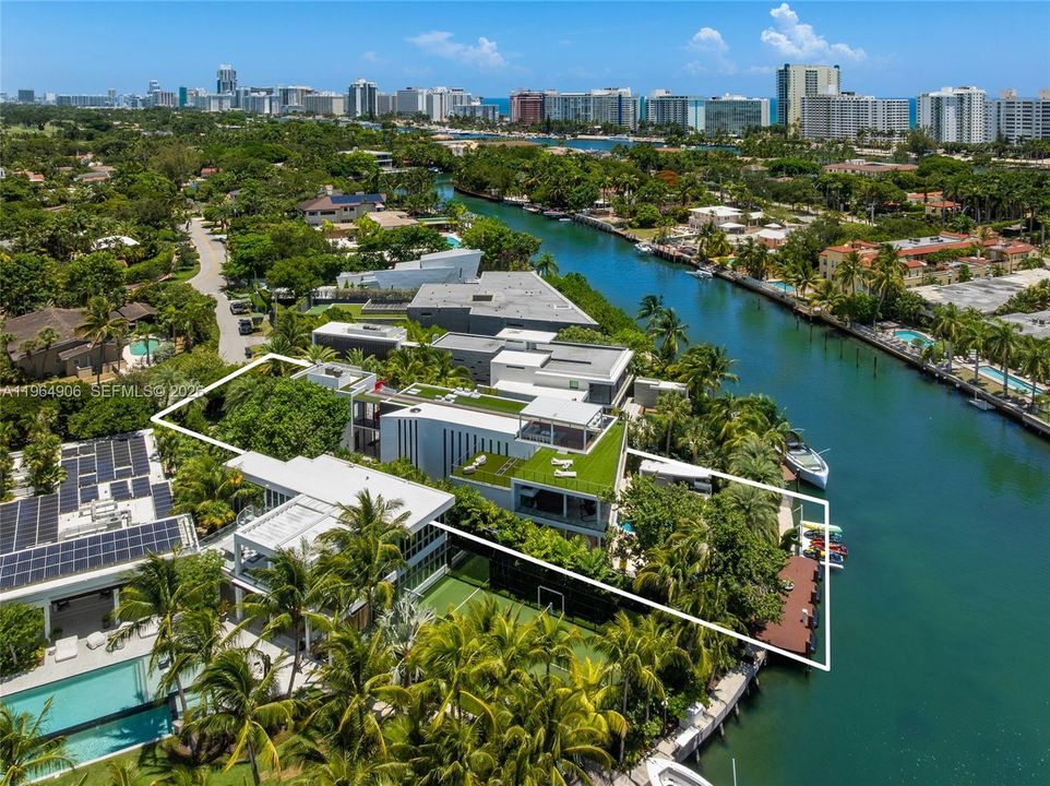 В аренду: $95,000 (5 спален, 7 ванн, 5406 Квадратных фут)