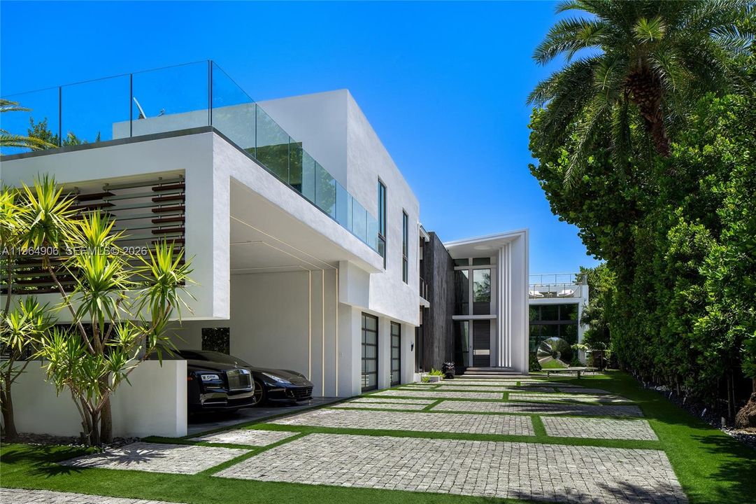 В аренду: $95,000 (5 спален, 7 ванн, 5406 Квадратных фут)