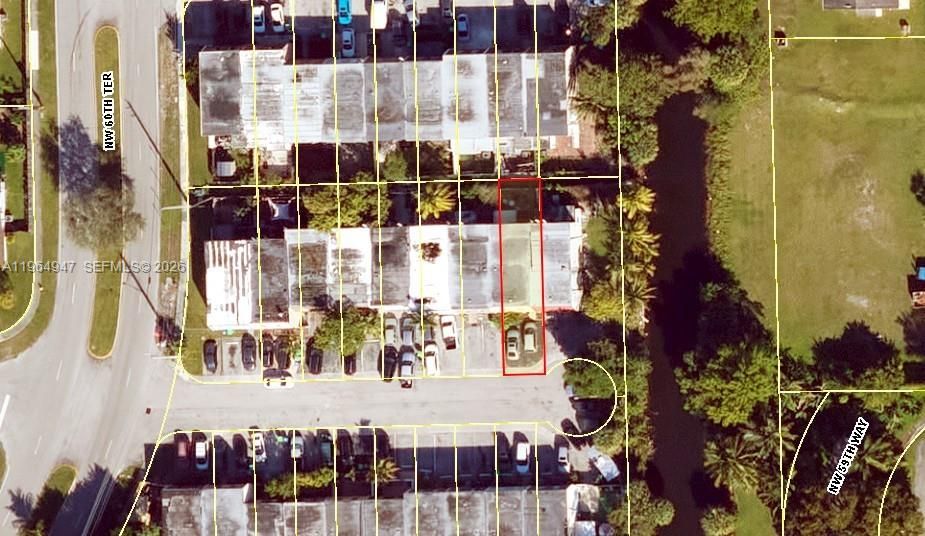 Vendido Recientemente: $359,000 (4 camas, 2 baños, 1704 Pies cuadrados)