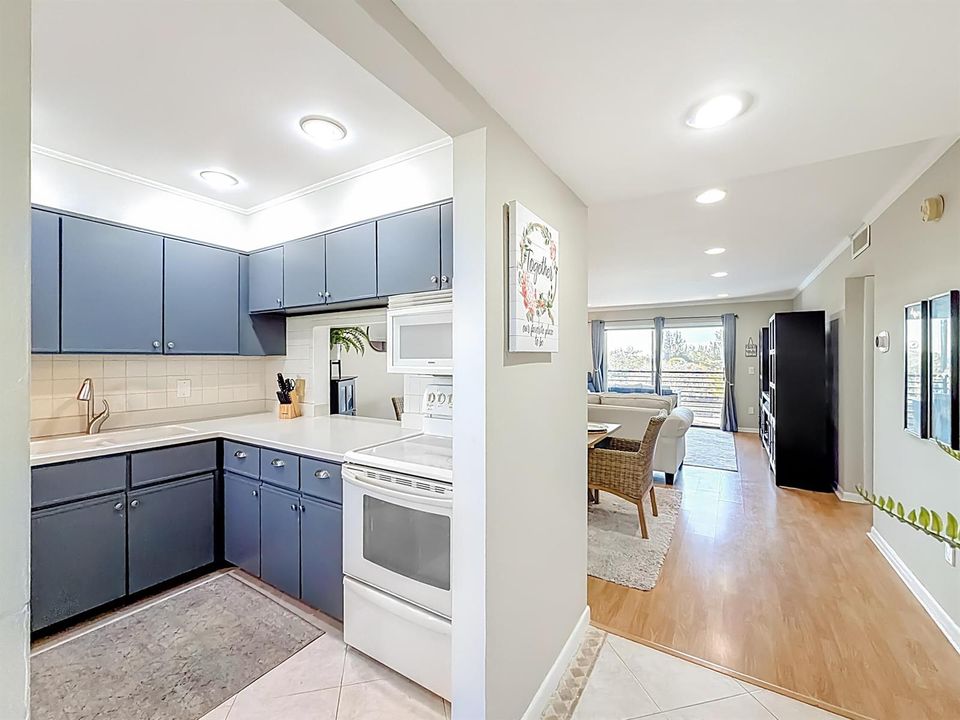 Kitchen - Entry