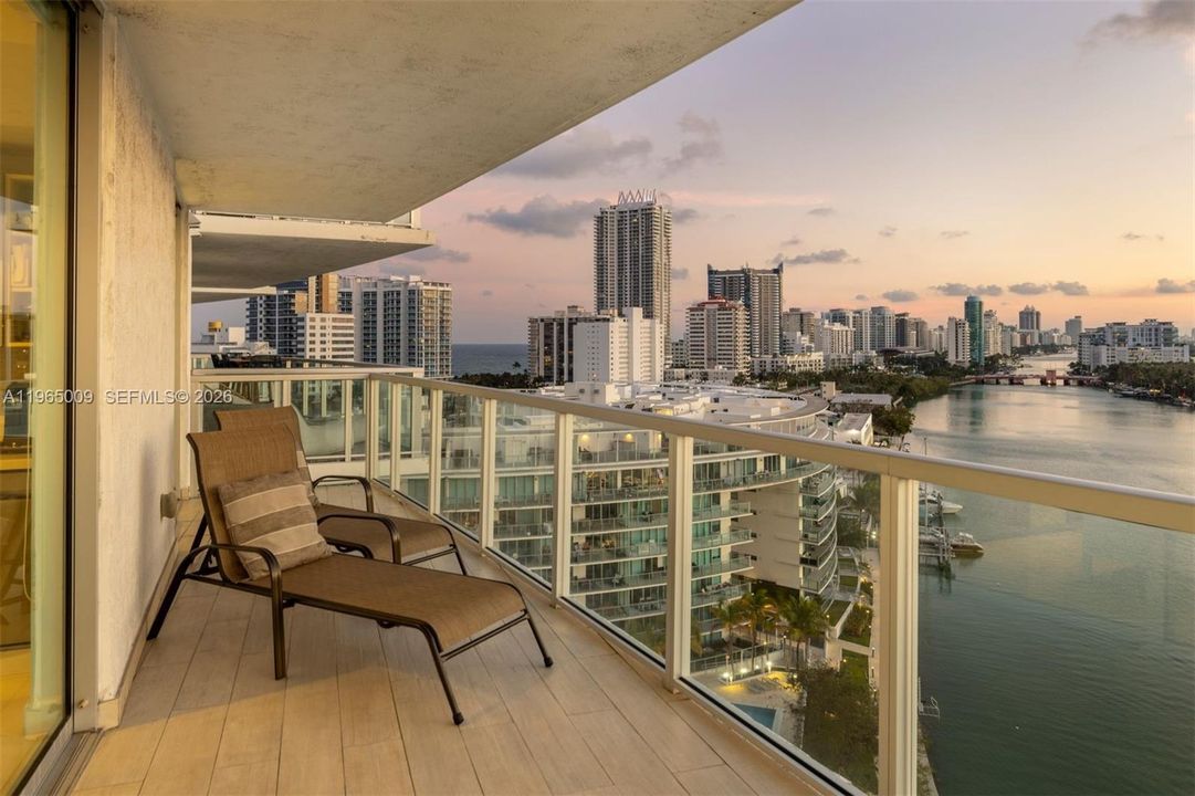 Active With Contract: $1,395,000 (3 beds, 2 baths, 1304 Square Feet)