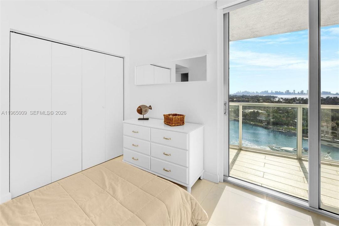 Active With Contract: $1,395,000 (3 beds, 2 baths, 1304 Square Feet)