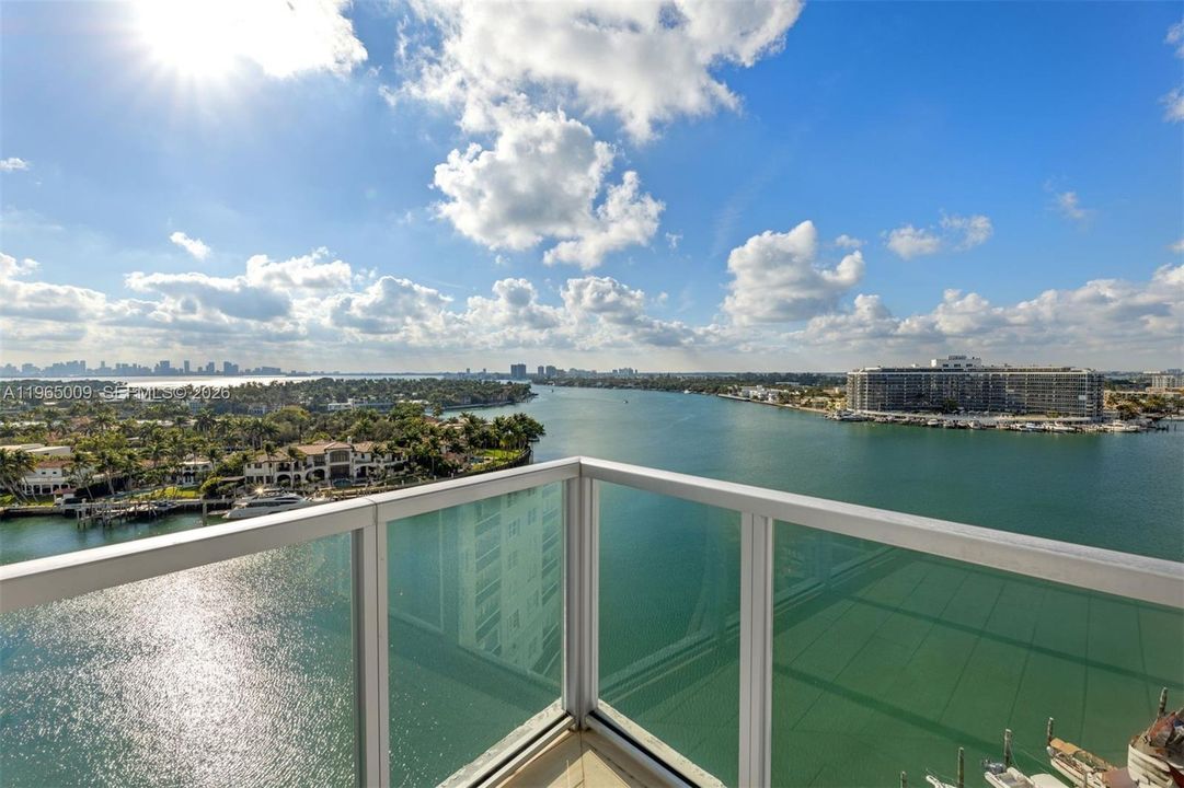 Active With Contract: $1,395,000 (3 beds, 2 baths, 1304 Square Feet)