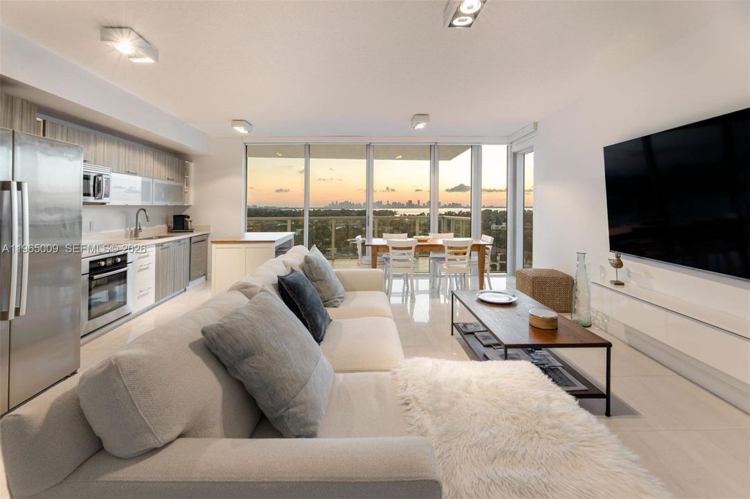 Active With Contract: $1,395,000 (3 beds, 2 baths, 1304 Square Feet)