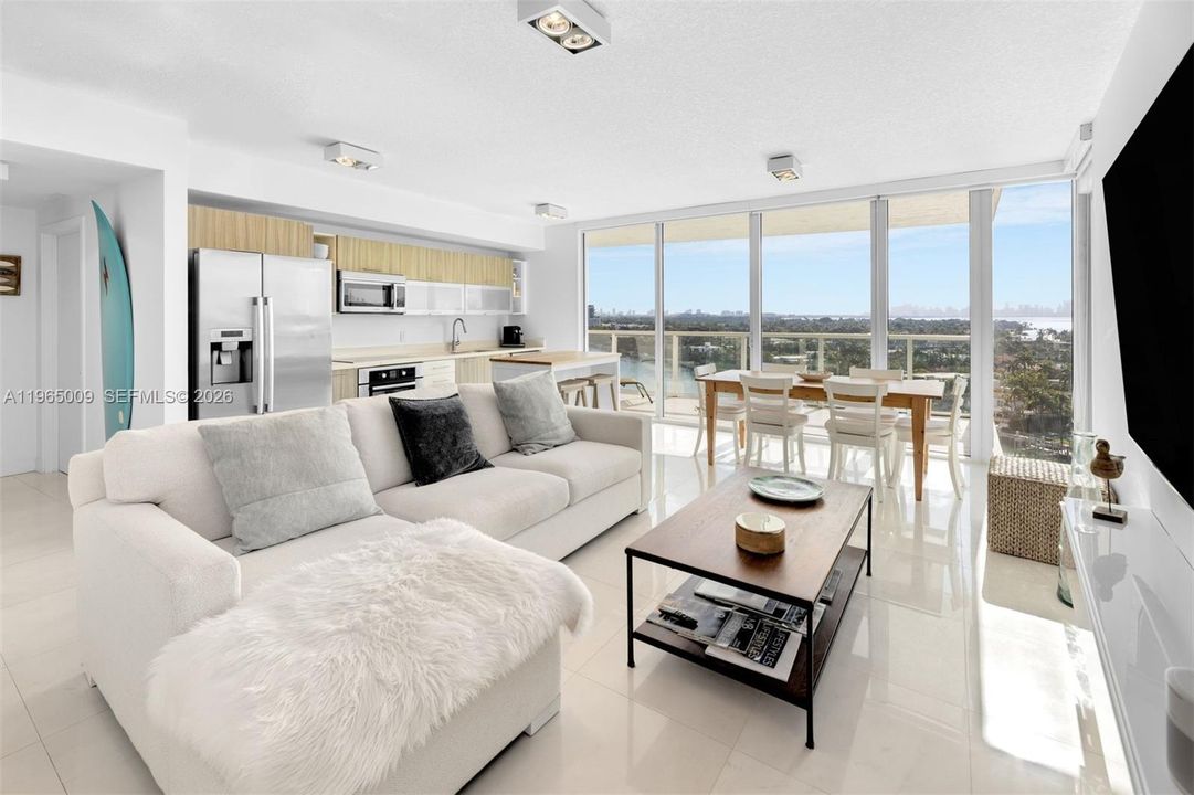 Active With Contract: $1,395,000 (3 beds, 2 baths, 1304 Square Feet)