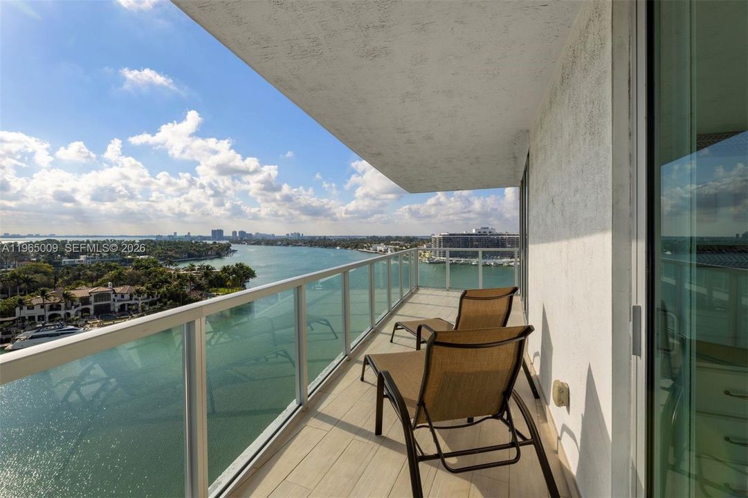 Active With Contract: $1,395,000 (3 beds, 2 baths, 1304 Square Feet)