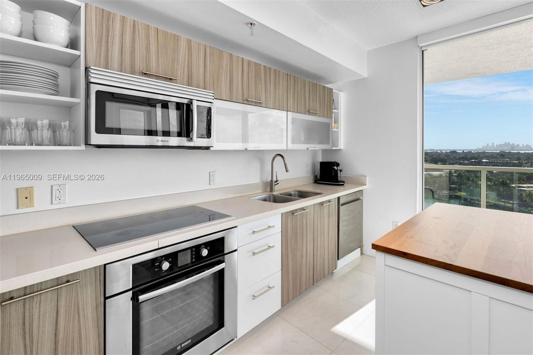Active With Contract: $1,395,000 (3 beds, 2 baths, 1304 Square Feet)