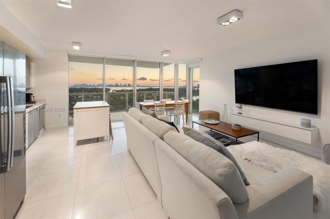 Active With Contract: $1,395,000 (3 beds, 2 baths, 1304 Square Feet)