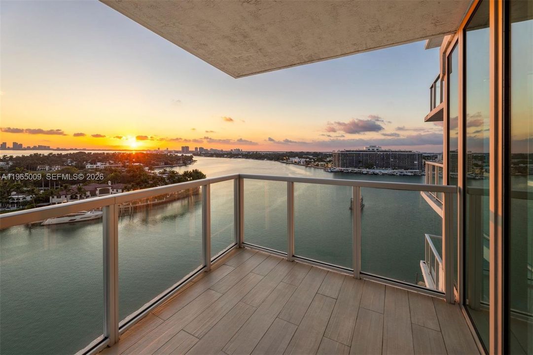 Active With Contract: $1,395,000 (3 beds, 2 baths, 1304 Square Feet)