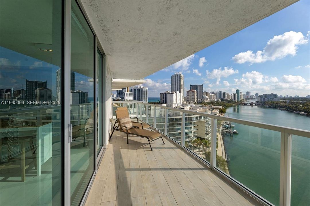 Active With Contract: $1,395,000 (3 beds, 2 baths, 1304 Square Feet)
