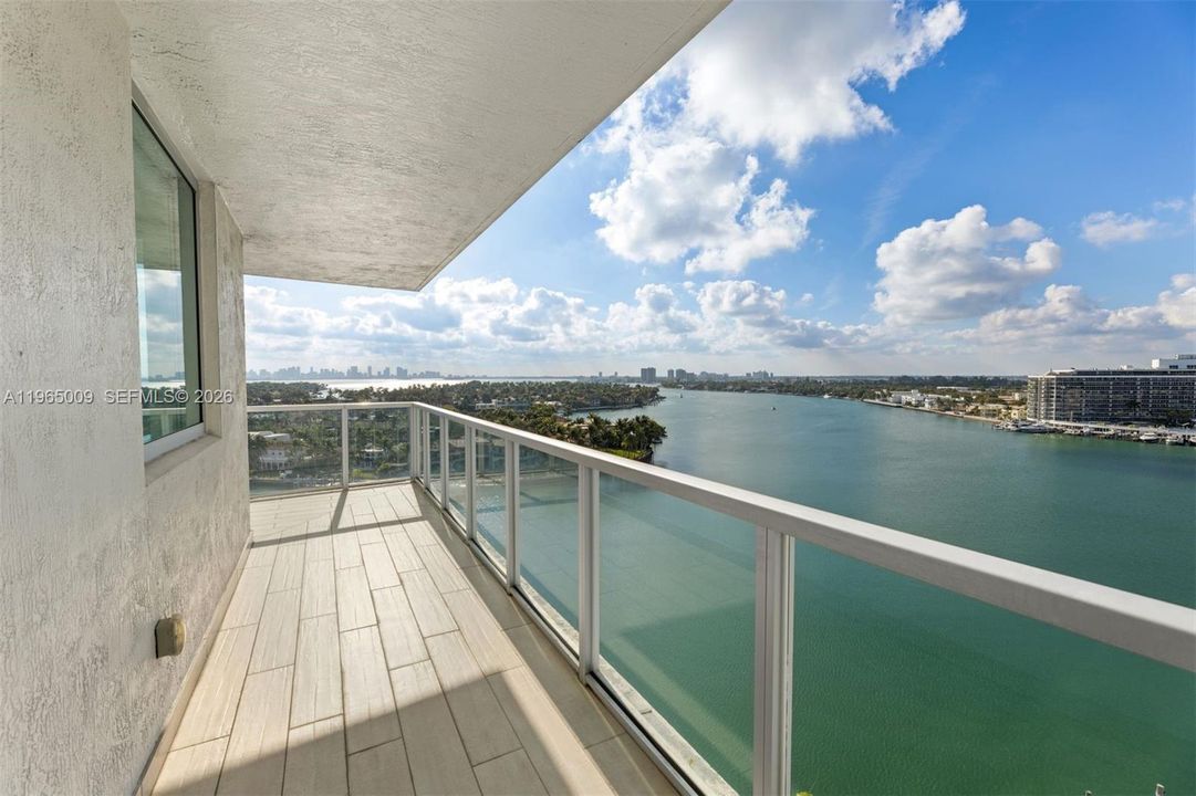 Active With Contract: $1,395,000 (3 beds, 2 baths, 1304 Square Feet)