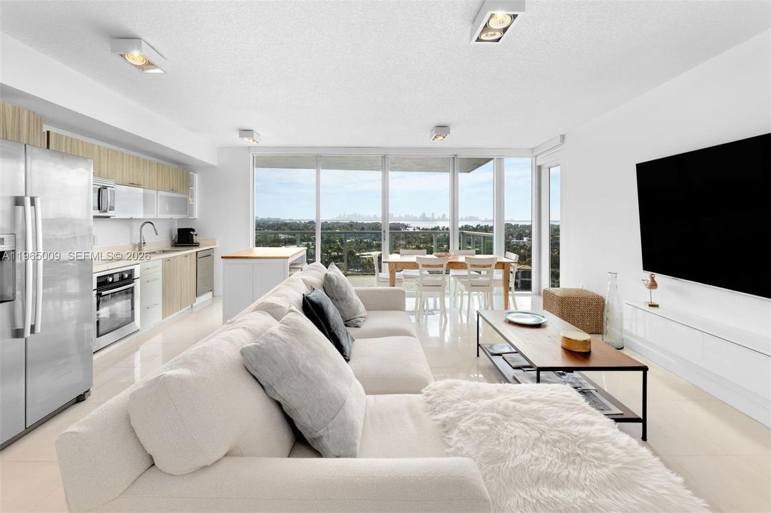 Active With Contract: $1,395,000 (3 beds, 2 baths, 1304 Square Feet)