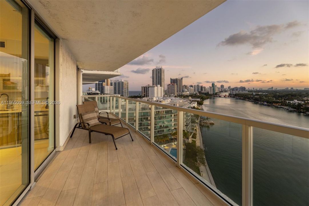 Active With Contract: $1,395,000 (3 beds, 2 baths, 1304 Square Feet)