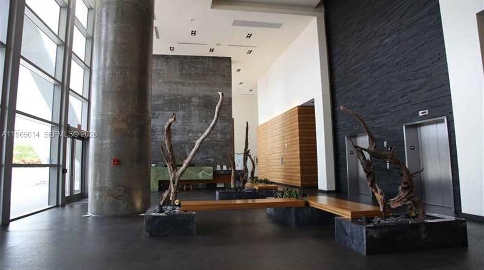 Active With Contract: $520,000 (1 beds, 1 baths, 845 Square Feet)