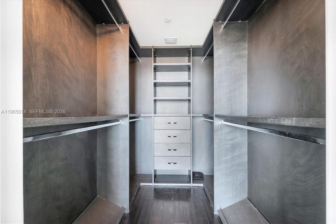 Active With Contract: $520,000 (1 beds, 1 baths, 845 Square Feet)