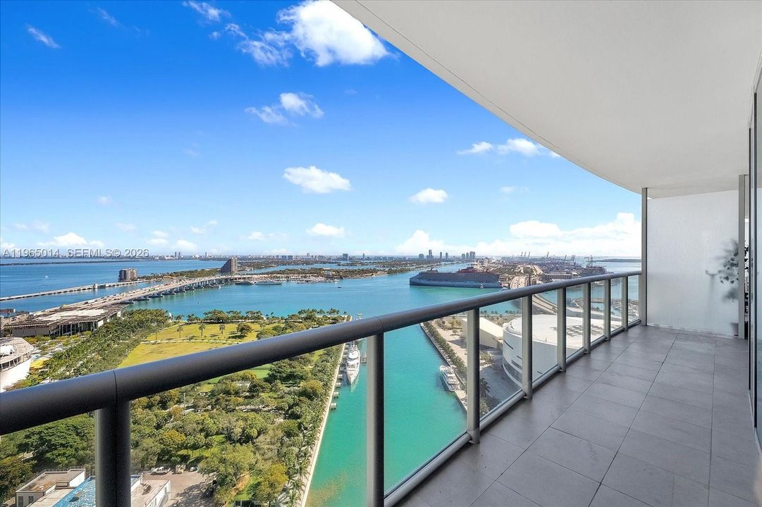 Active With Contract: $520,000 (1 beds, 1 baths, 845 Square Feet)