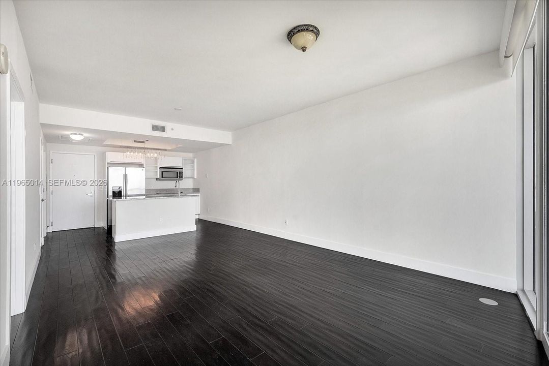 Active With Contract: $520,000 (1 beds, 1 baths, 845 Square Feet)