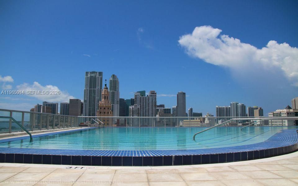 Active With Contract: $520,000 (1 beds, 1 baths, 845 Square Feet)