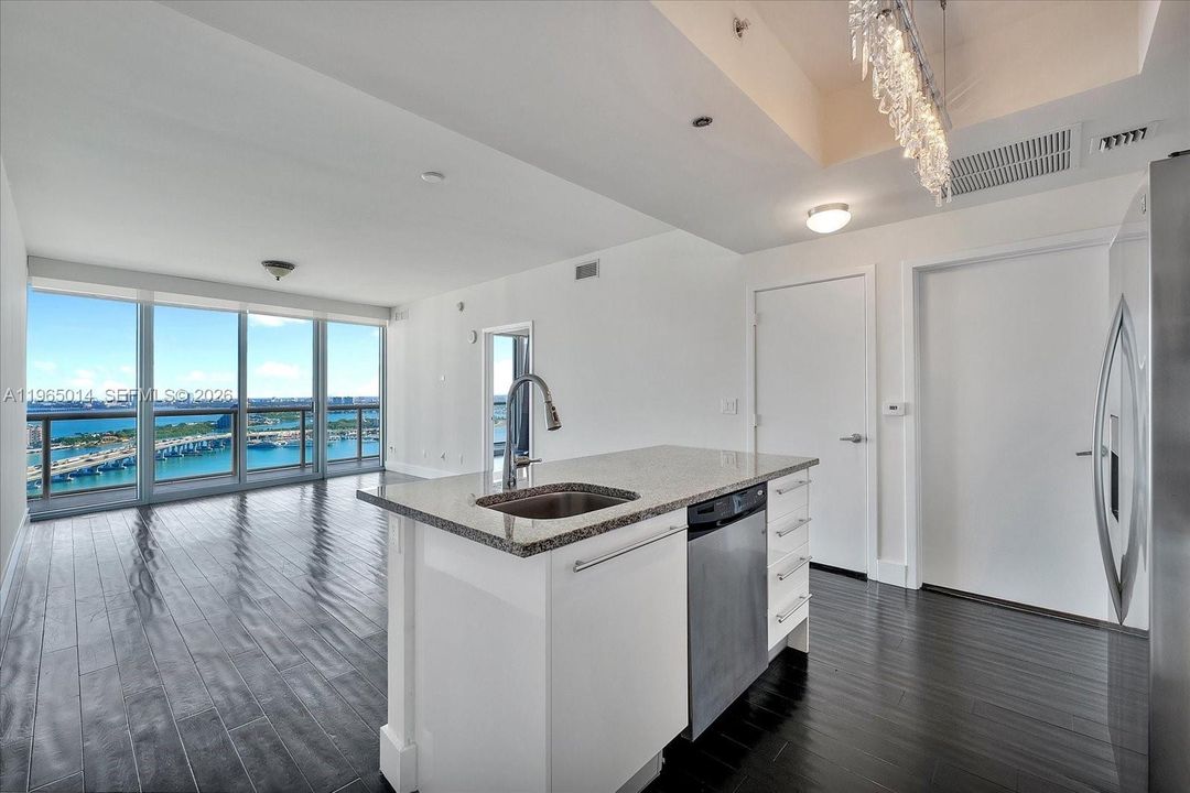 Active With Contract: $520,000 (1 beds, 1 baths, 845 Square Feet)