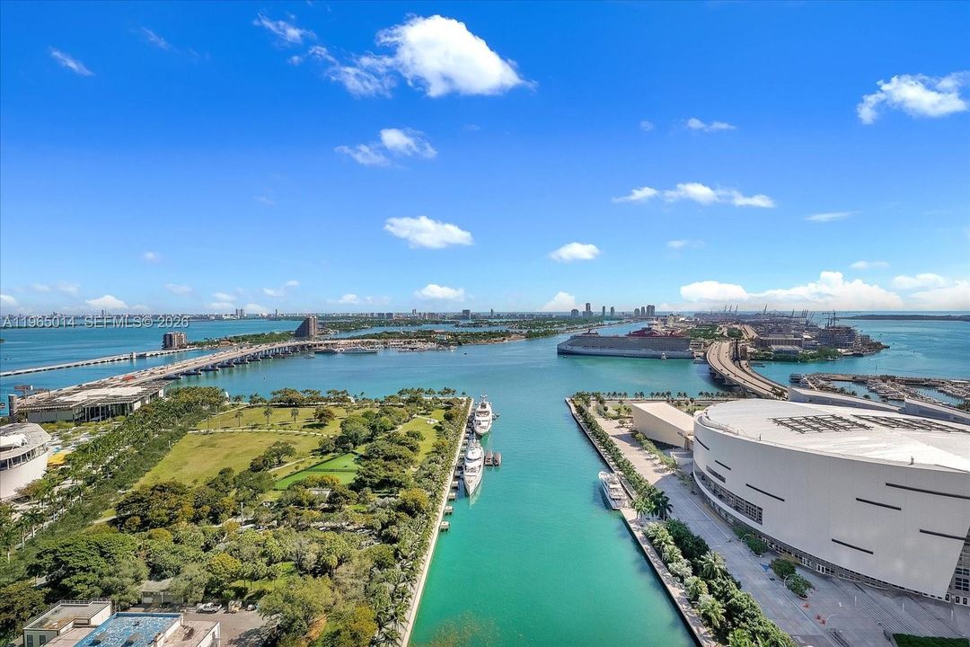 Active With Contract: $520,000 (1 beds, 1 baths, 845 Square Feet)