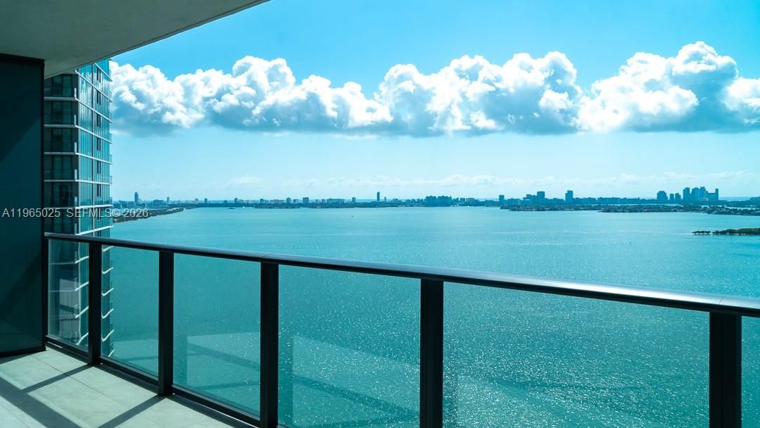 En Venta: $875,000 (2 camas, 3 baños, 1151 Pies cuadrados)