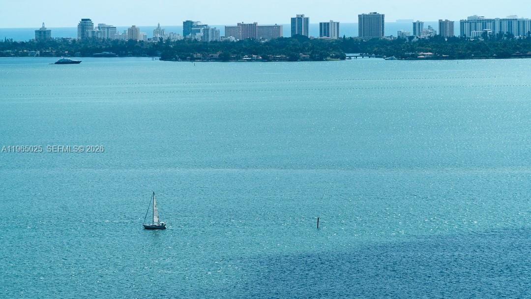 En Venta: $875,000 (2 camas, 3 baños, 1151 Pies cuadrados)