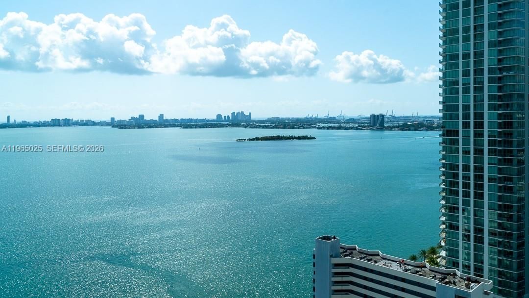 En Venta: $875,000 (2 camas, 3 baños, 1151 Pies cuadrados)