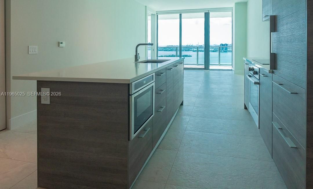 En Venta: $875,000 (2 camas, 3 baños, 1151 Pies cuadrados)